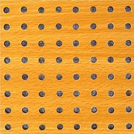 I pannelli acustici di legno perforati gialli rendono incombustibile il pannello di parete sano di superficie dell'impiallacciatura