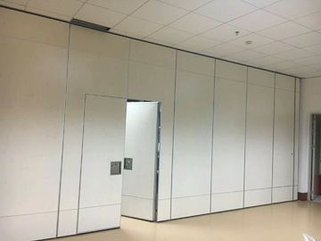 Muro divisorio insonorizzato operabile piegante scorrevole economico per la sala riunioni